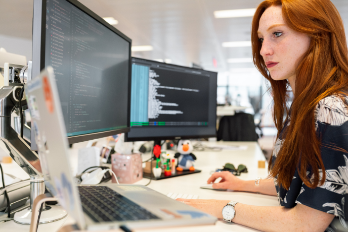 girl coding 1